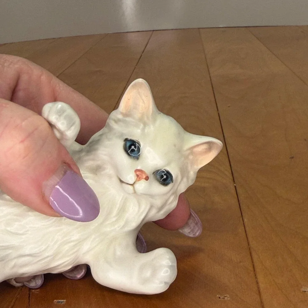 Vintage Lefton White Persian Cat Figurine 151 Blue Eyes Playful Kitten Japan